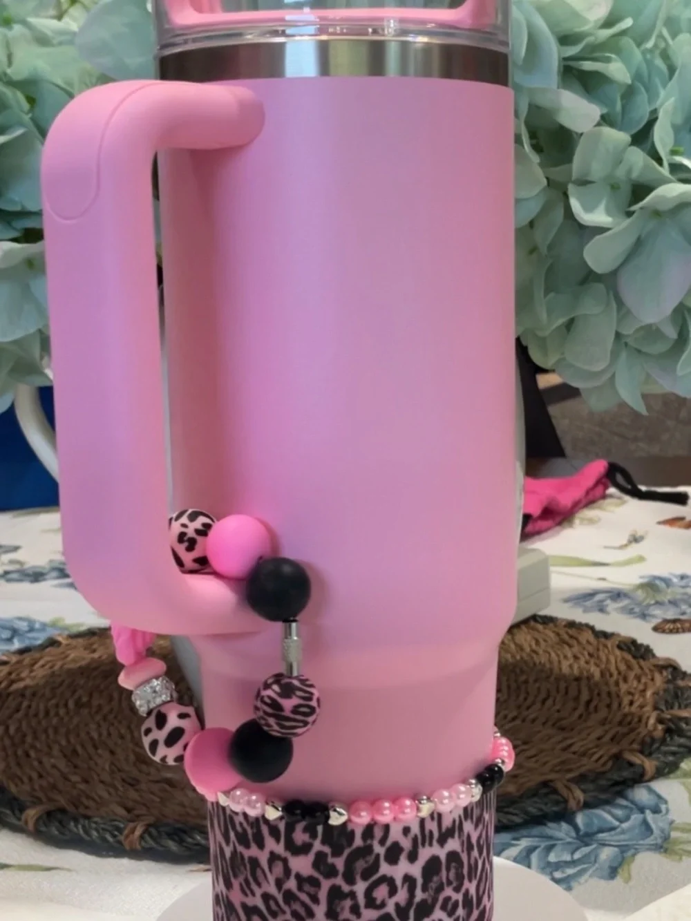 STANLEY SIZZLING PINK NEW WITH BOOT AND BRACELETS - Picture 3 of 4